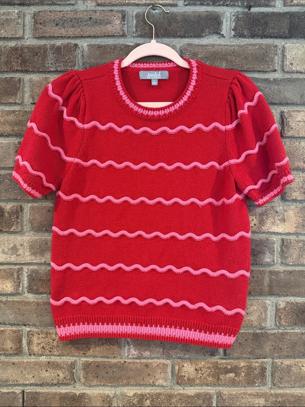 Marled Red Short-Sleeve Sweater with Pink Wave Stripes